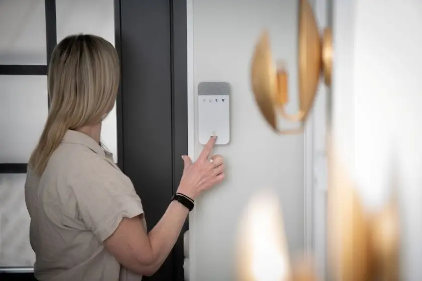 Family using Verisure alarm
