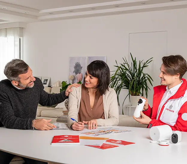 Verisure Installer showing customers a camera